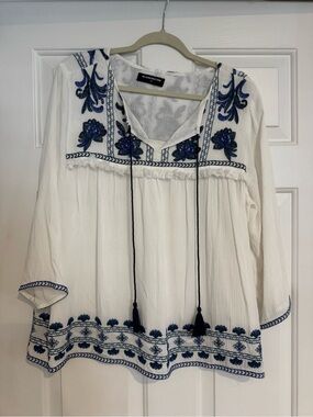 Nu Construction White Tunic with Navy Blue Embroidery XL